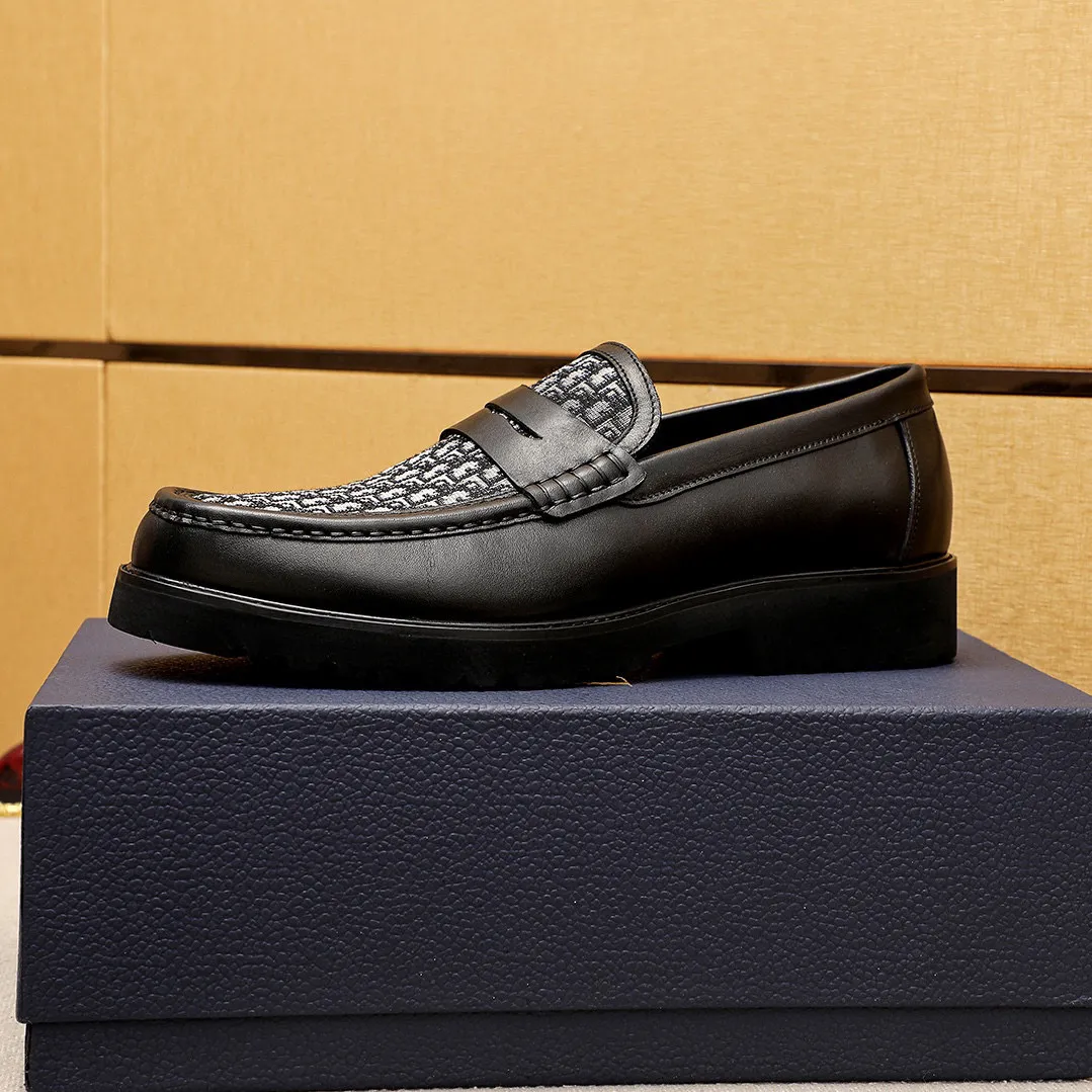 Men's shoes 💰460 💐 Product trademark: Dior "Dior" casual leather shoes Regular size: 39-44 (38.45🉑️customized) Product materials: Selected original fabric uppers imported from Italy, imported water-dyed 🐂 cowhide lining. Strong three-dimensional visual effect, foam outsole Color: 1⃣️color optional